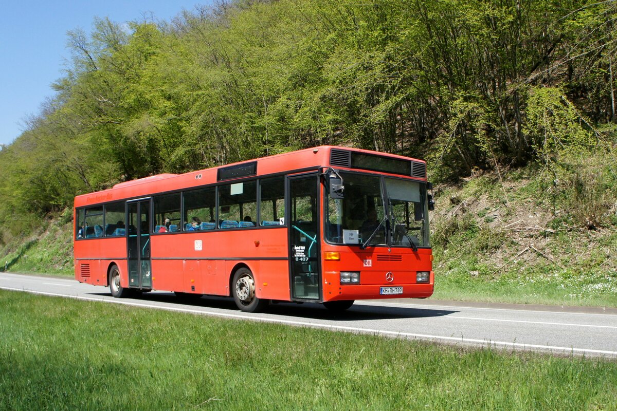 Bus Rheinland-Pfalz: Mercedes-Benz O 407 (KH-RH 789) der Rudolf Herz GmbH & Co. KG, aufgenommen im April 2022 in der Nähe von Herrstein, einer Ortsgemeinde im Landkreis Birkenfeld.