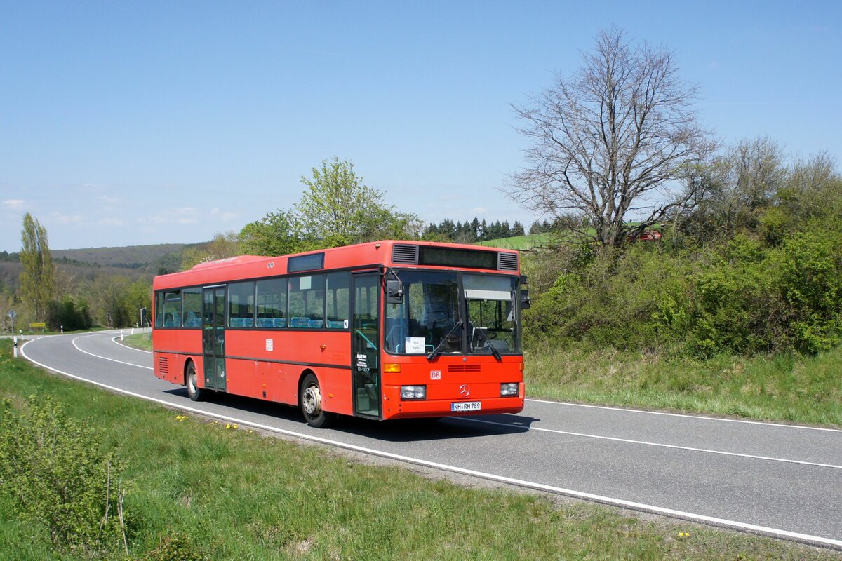 Bus Rheinland-Pfalz: Mercedes-Benz O 407 (KH-RH 789) der Rudolf Herz GmbH & Co. KG, aufgenommen im April 2022 in der Nähe von Sienhachenbach, einer Ortsgemeinde im Landkreis Birkenfeld.