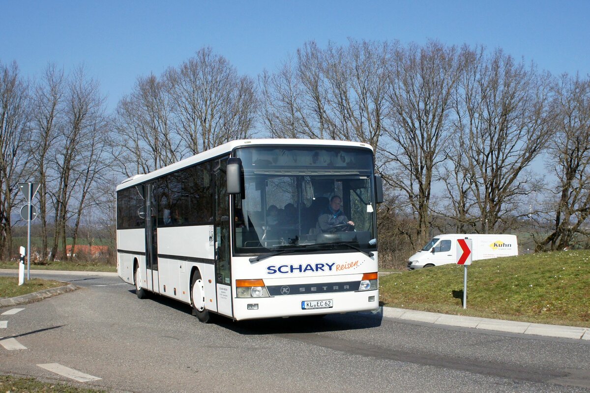 Bus Rheinland-Pfalz: Setra S 315 UL (KL-EC 62) von Schary-Reisen GbR, aufgenommen im März 2023 in Sembach, einer Ortsgemeinde im Landkreis Kaiserslautern.