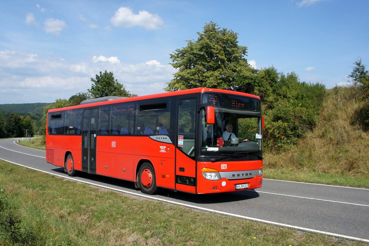Bus Rheinland-Pfalz: Setra S 415 UL (KH-RH 319) der Rudolf Herz GmbH & Co. KG, 
aufgenommen im September 2021 in der Nähe von Sienhachenbach, einer Ortsgemeinde im Landkreis Birkenfeld.