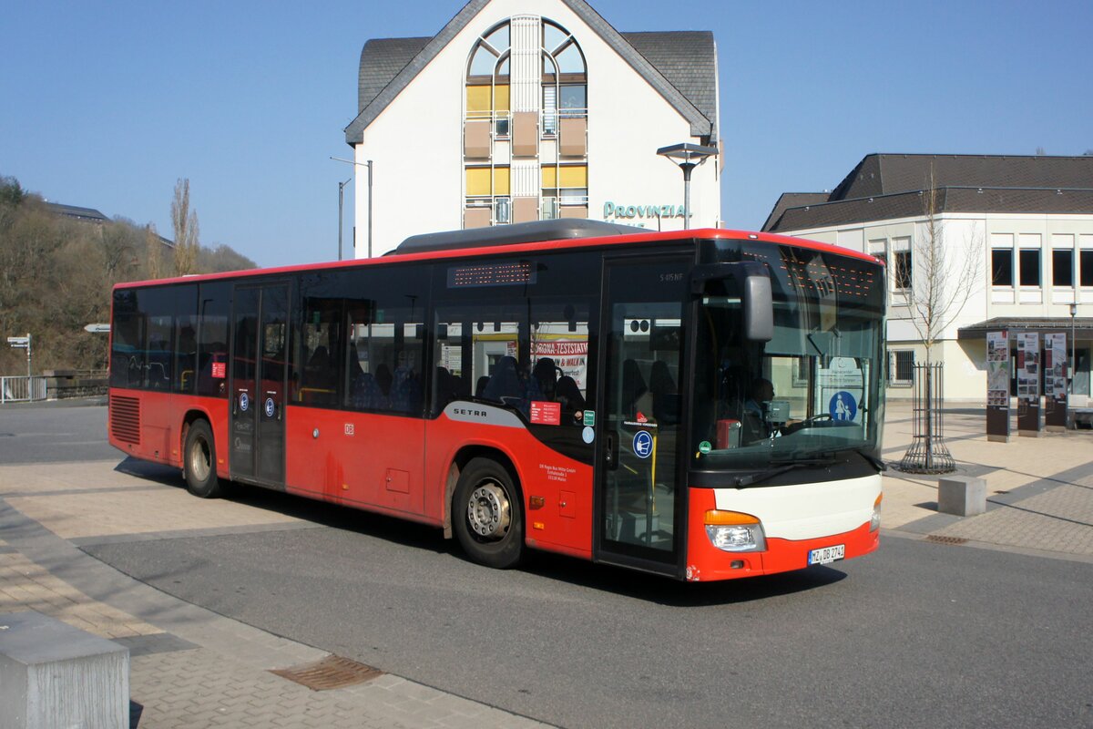 Bus Rheinland-Pfalz: Setra S 415 NF (MZ-DB 2741) der DB Regio Bus Mitte GmbH, aufgenommen im März 2022 im Stadtgebiet von Idar-Oberstein, einer kreisangehörigen Stadt im Landkreis Birkenfeld.
