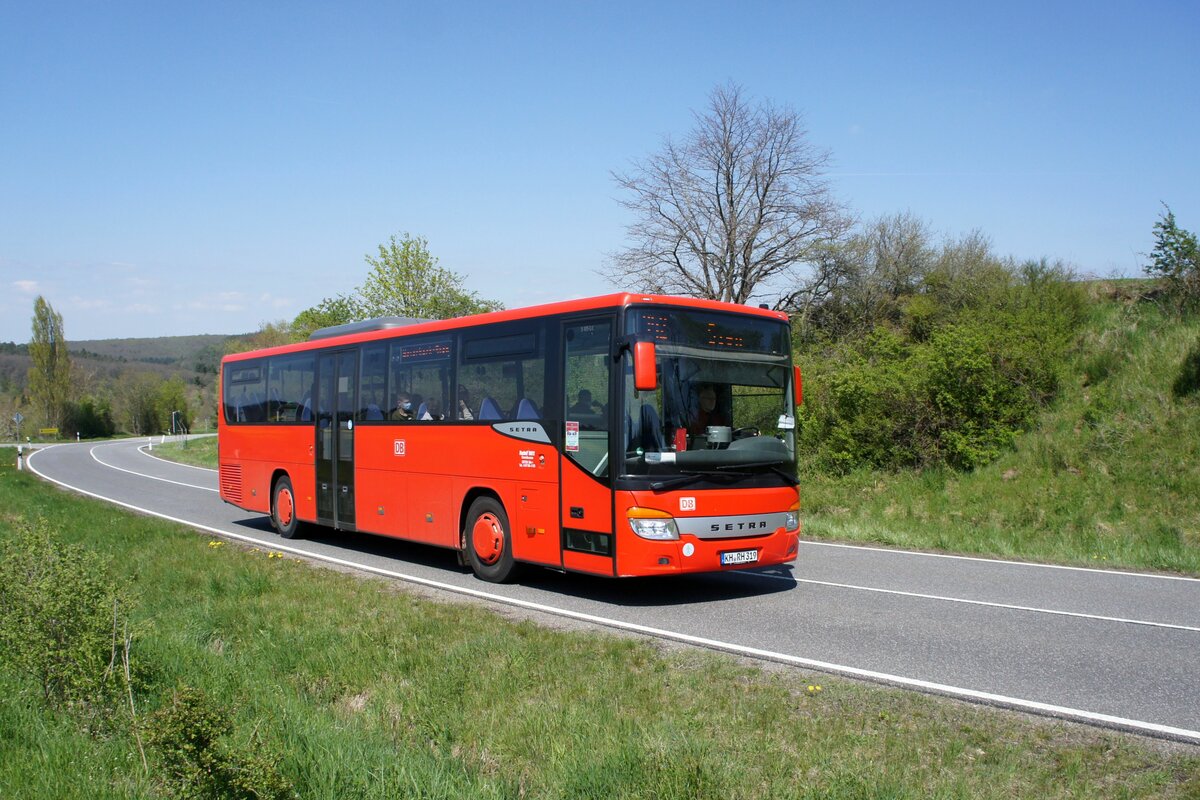 Bus Rheinland-Pfalz: Setra S 415 UL (KH-RH 319) der Rudolf Herz GmbH & Co. KG, aufgenommen im April 2022 in der Nähe von Sienhachenbach, einer Ortsgemeinde im Landkreis Birkenfeld.