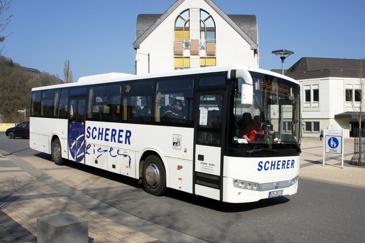 Bus Rheinland-Pfalz: Temsa Tourmalin (SIM-SR 133) von Scherer Reisen, aufgenommen im März 2022 im Stadtgebiet von Idar-Oberstein, einer kreisangehörigen Stadt im Landkreis Birkenfeld.