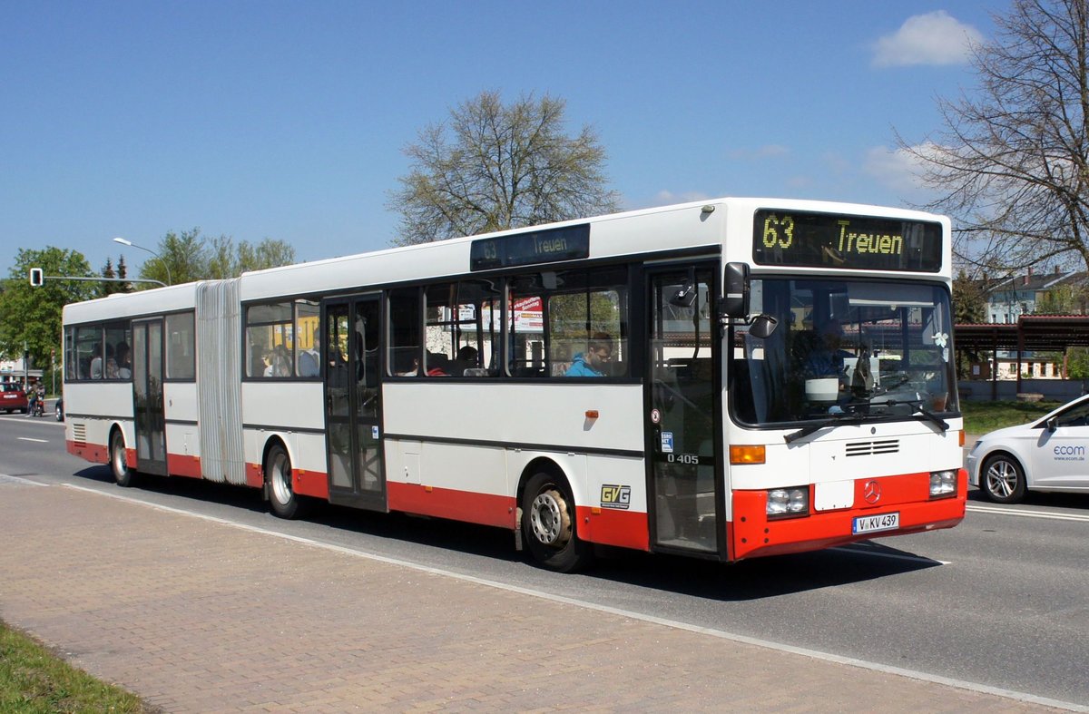 Bus Rodewisch / Bus Vogtland: Mercedes-Benz O 405 G - Gelenkbus mit einflügeliger Vordertür (V-KV 439) der Göltzschtal-Verkehr GmbH Rodewisch (GVG), aufgenommen im April 2019 am Busbahnhof von Rodewisch.