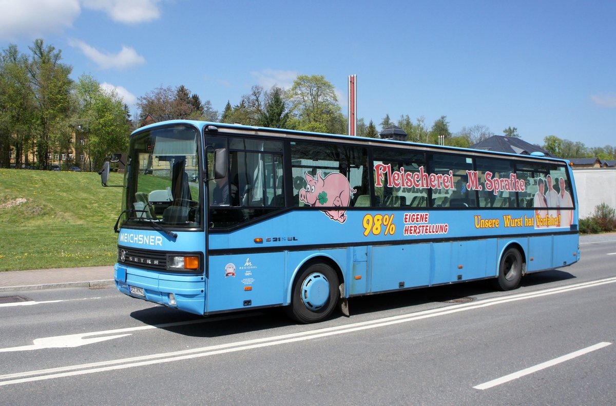 Bus Rodewisch / Bus Vogtland: Setra S 213 UL (ASZ-KM 40) vom Omnibusbetrieb E. Meichsner GmbH, aufgenommen im April 2019 am Busbahnhof von Rodewisch.