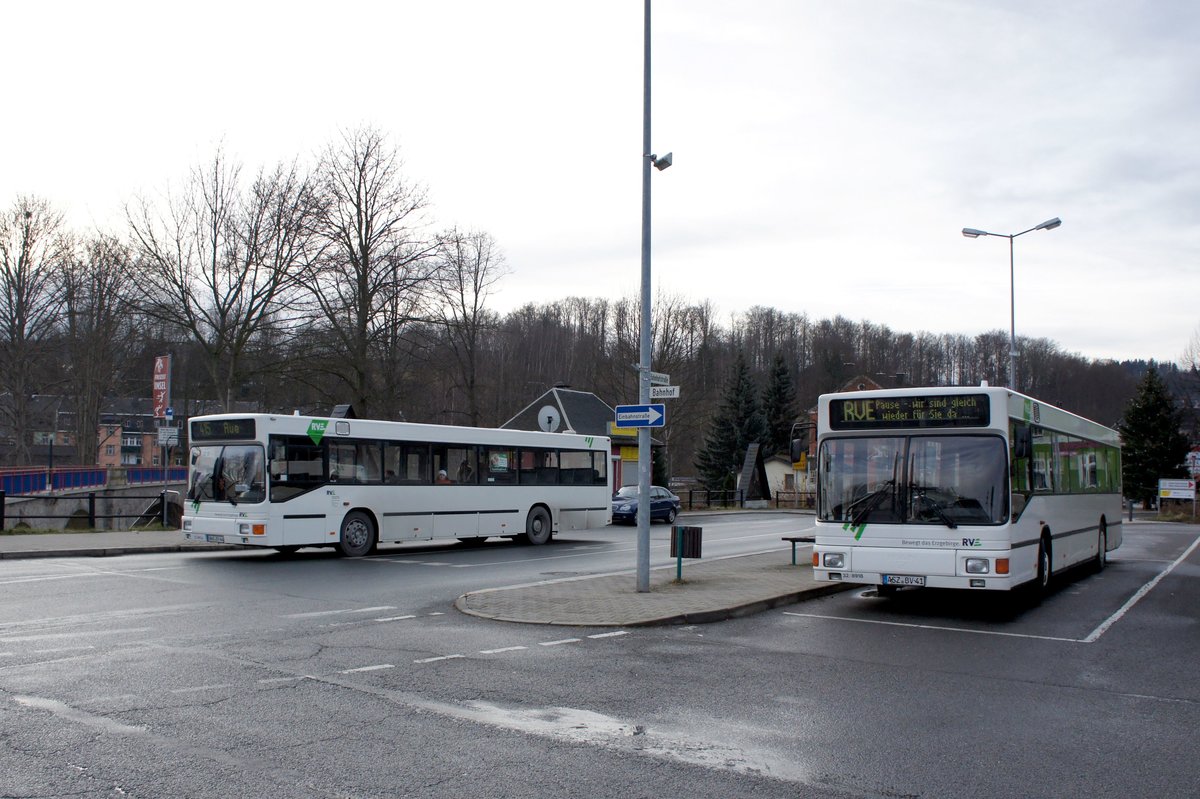 Bus Schwarzenberg / Bus Erzgebirge: Auch im Dezember 2017 noch mehrfach im Erzgebirge unterwegs: MAN EL der RVE (Regionalverkehr Erzgebirge GmbH), aufgenommen am Bahnhof in Schwarzenberg / Erzgebirge.