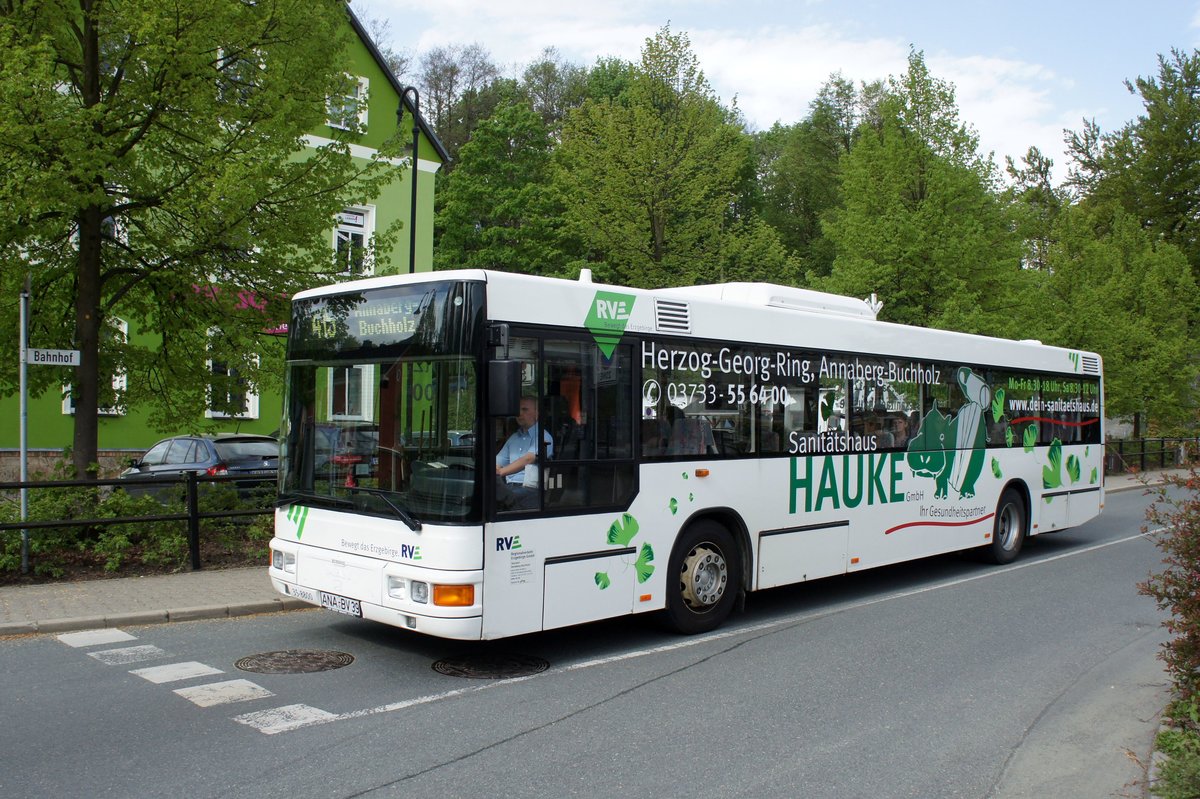 Bus Schwarzenberg / Bus Erzgebirge: MAN Niederflurbus 2. Generation (Vorserie) der RVE (Regionalverkehr Erzgebirge GmbH), aufgenommen im April 2018 am Bahnhof von Schwarzenberg / Erzgebirge.