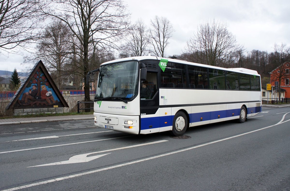 Bus Schwarzenberg / Bus Erzgebirge: MAN ÜL (ASZ-BV 71) der RVE (Regionalverkehr Erzgebirge GmbH), aufgenommen im März 2019 am Bahnhof von Schwarzenberg / Erzgebirge.