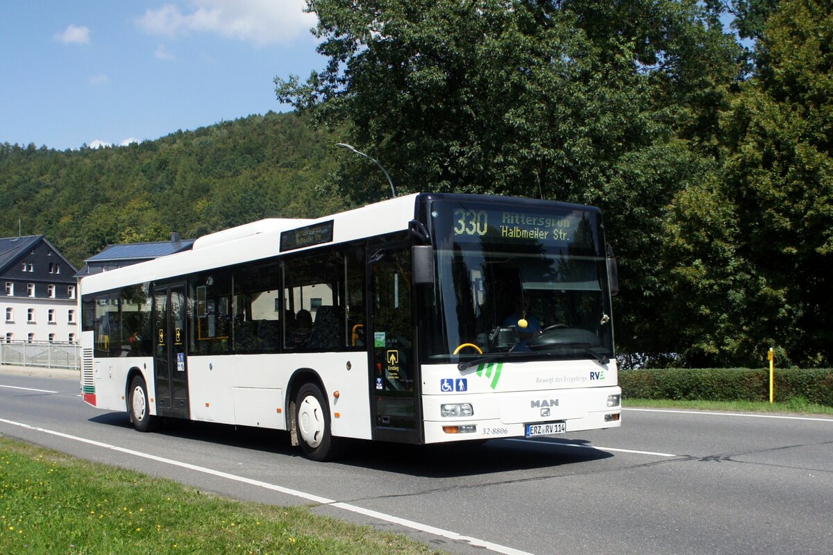 Bus Schwarzenberg / Bus Erzgebirge: MAN NÜ (ERZ-RV 114) der RVE (Regionalverkehr Erzgebirge GmbH), aufgenommen im August 2023 im Stadtgebiet von Schwarzenberg / Erzgebirge.