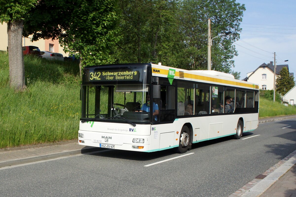 Bus Schwarzenberg / Bus Grünhain-Beierfeld / Bus Erzgebirge: MAN NL (ASZ-BV 67) der RVE (Regionalverkehr Erzgebirge GmbH), aufgenommen im Juni 2021 im Stadtgebiet von Grünhain-Beierfeld.