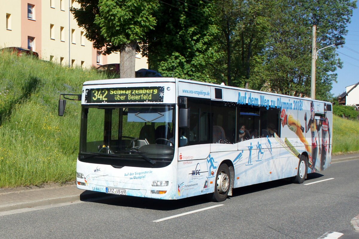 Bus Schwarzenberg / Bus Grünhain-Beierfeld / Bus Erzgebirge: MAN Lion's City Ü (ERZ-VB 69) der RVE (Regionalverkehr Erzgebirge GmbH), aufgenommen im Juni 2021 im Stadtgebiet von Grünhain-Beierfeld.

