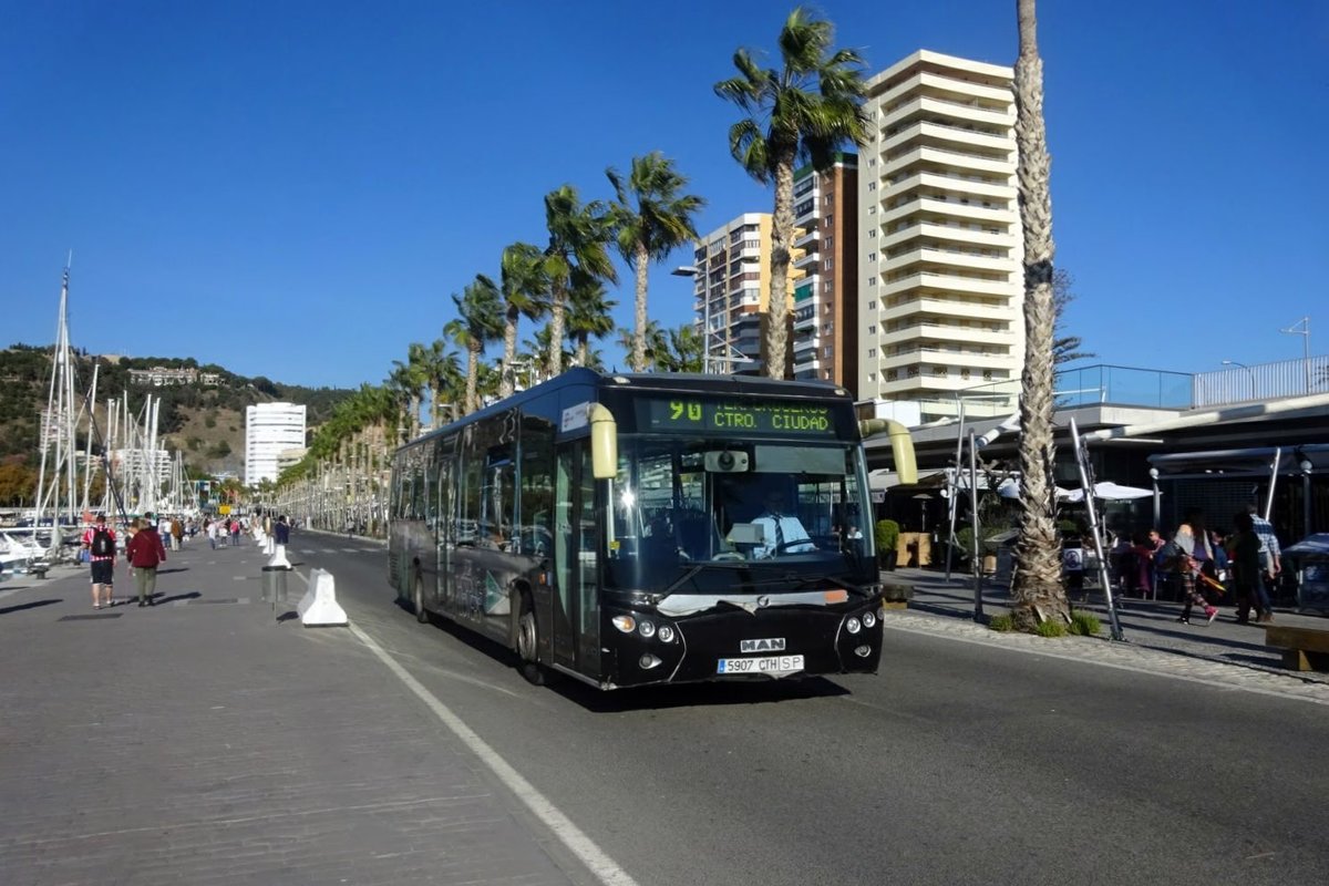 Bus Spanien / Bus Málaga: Castrosua Magnus / MAN der EMT Málaga (Empresa Malagueña de Transportes), aufgenommen im November 2016 im Stadtgebiet von Málaga.