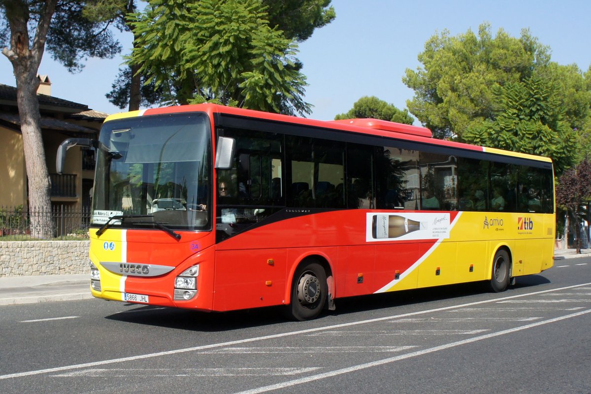 Bus Spanien / Bus Mallorca: Iveco Crossway Line von Autocares Mallorca S.L. / Arriva Mallorca / TIB - Transports de les Illes Balears (Wagen 34), aufgenommen im Oktober 2019 im Stadtgebiet von Port d'Alcudia.