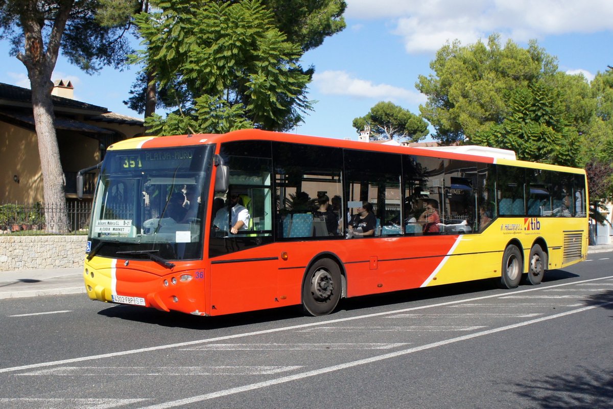 Bus Spanien / Bus Mallorca: Volvo B12BLE / Castrosua Magnus von Autocares Mallorca S.L. / Arriva Mallorca / TIB - Transports de les Illes Balears (Wagen 36), aufgenommen im Oktober 2019 im Stadtgebiet von Port d'Alcudia.