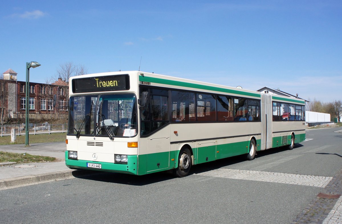 Bus Treuen / Bus Vogtland: Mercedes-Benz O 405 G - Gelenkbus (V-KV 440) der Göltzschtal-Verkehr GmbH Rodewisch (GVG), aufgenommen im März 2019 am Bahnhof von Treuen (Vogtlandkreis).