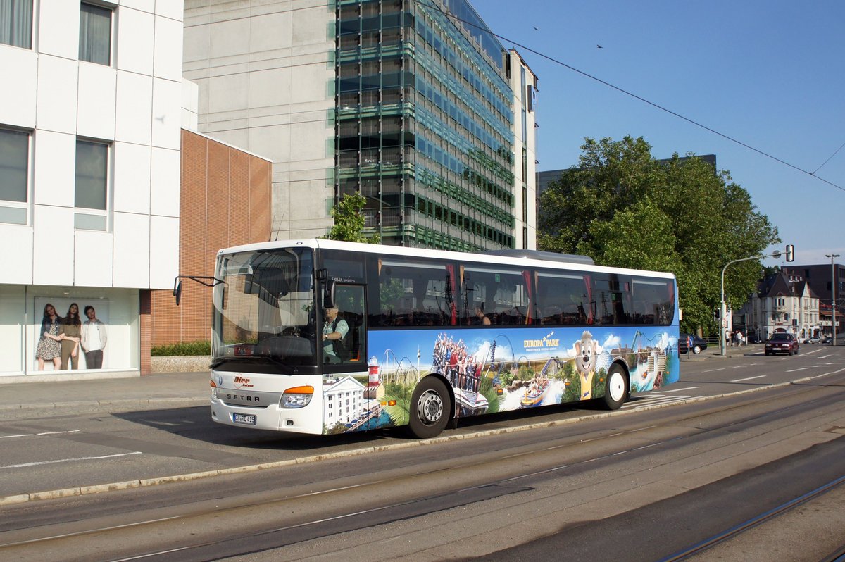 Bus Ulm: Setra S 415 UL business von Dirr Reisen GmbH, aufgenommen im Juni 2016 am Hauptbahnhof in Ulm. 