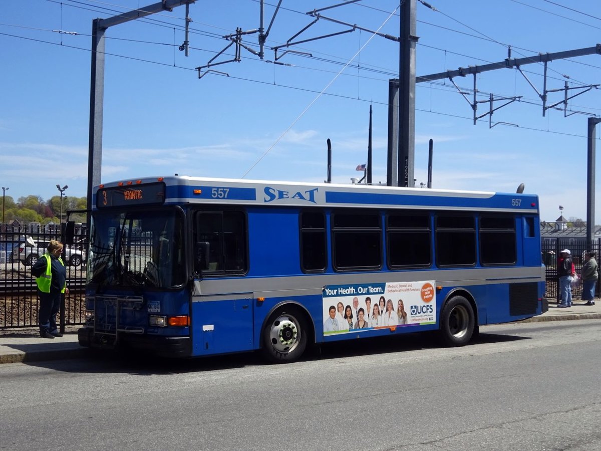 Bus United States of America (USA): Stadtbus New London (Connecticut): Gillig LF-29 (Gillig Advantage) der Southeast Area Transit District (SEAT) / Connecticut Transit, aufgenommen im Mai 2016 am Bahnhof von New London (Connecticut).