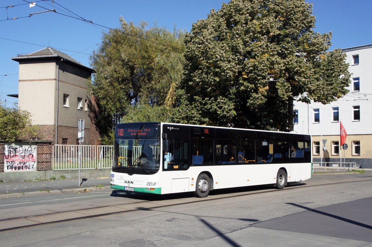 Bus Zwickau: MAN Lion's City der RVW (Regionalverkehr Westsachsen GmbH), Wagen 8559, aufgenommen im Oktober 2015 am Hauptbahnhof in Zwickau.