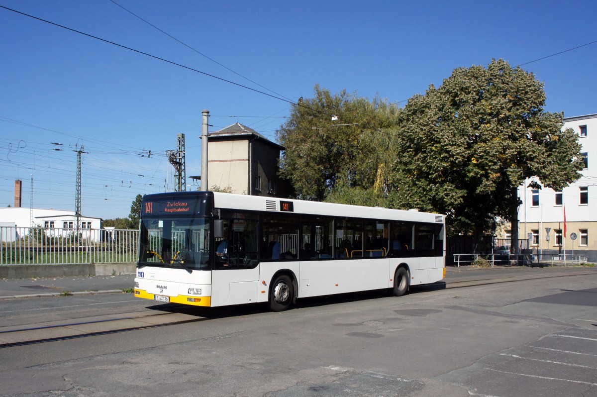 Bus Zwickau: MAN NL der RVW (Regionalverkehr Westsachsen GmbH), Wagen 8554, aufgenommen im Oktober 2015 am Hauptbahnhof in Zwickau.