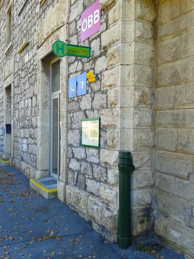 Bushaltestelle Oberdrauburg Bahnhof am 23.10.2015. (Kfl. 5021)