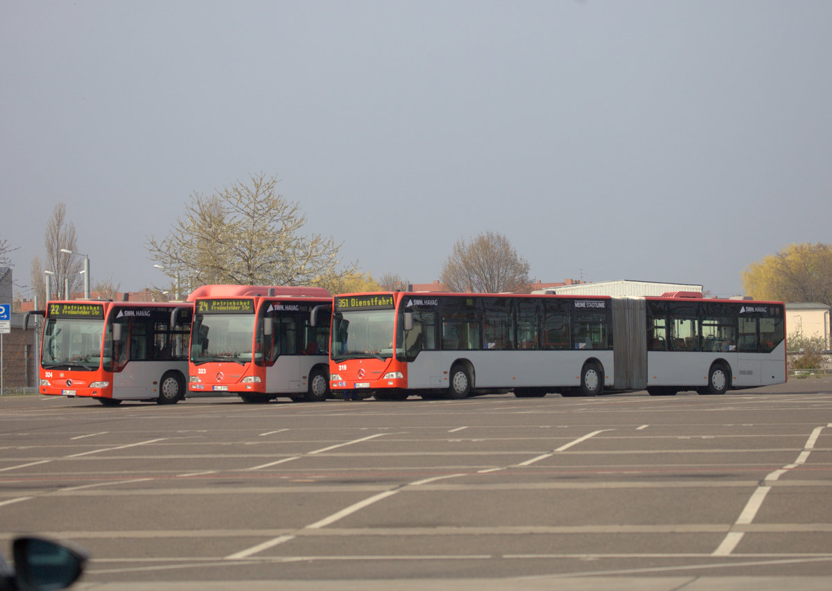 Busparkplatz der HVG Halle, 05.04.2019  16:03 Uhr.