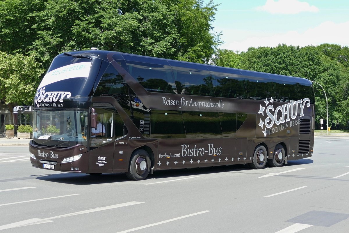 #busretten -Buskorso, hier mit einem Neoplan Skyliner /Schuy. Berlin -Tiergarten /Großer Stern am 27.05.2020.