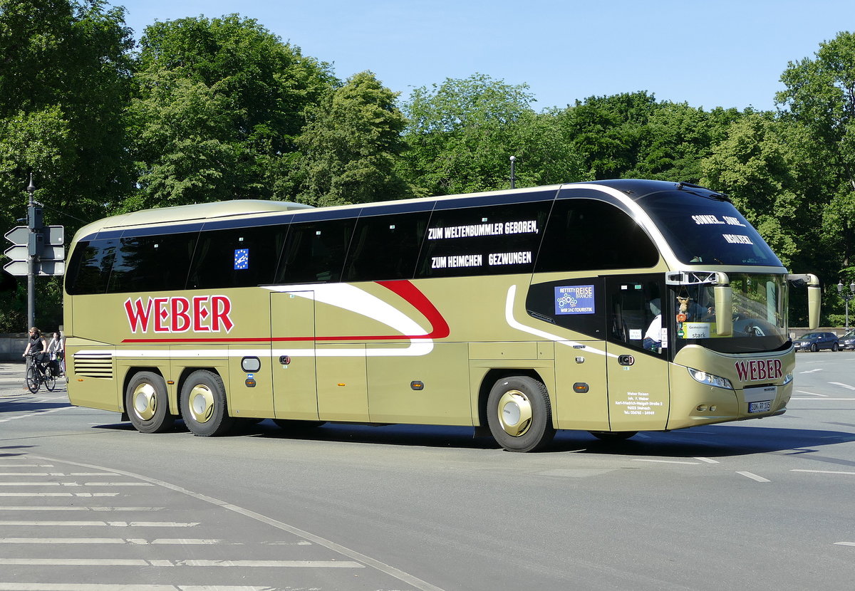 #busretten -Buskorso mit einem Neoplan Cityliner von Weber Reisen. Berlin -Tiergarten /Gr0ßer Stern am 27.05.2020.