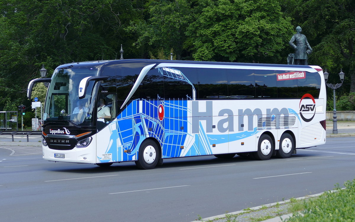 #busretten -Buskorso mit einem Setra S 516 HDH /Lippe Bus. Berlin -Tiergarten /Großer Stern am 27.05.2020.