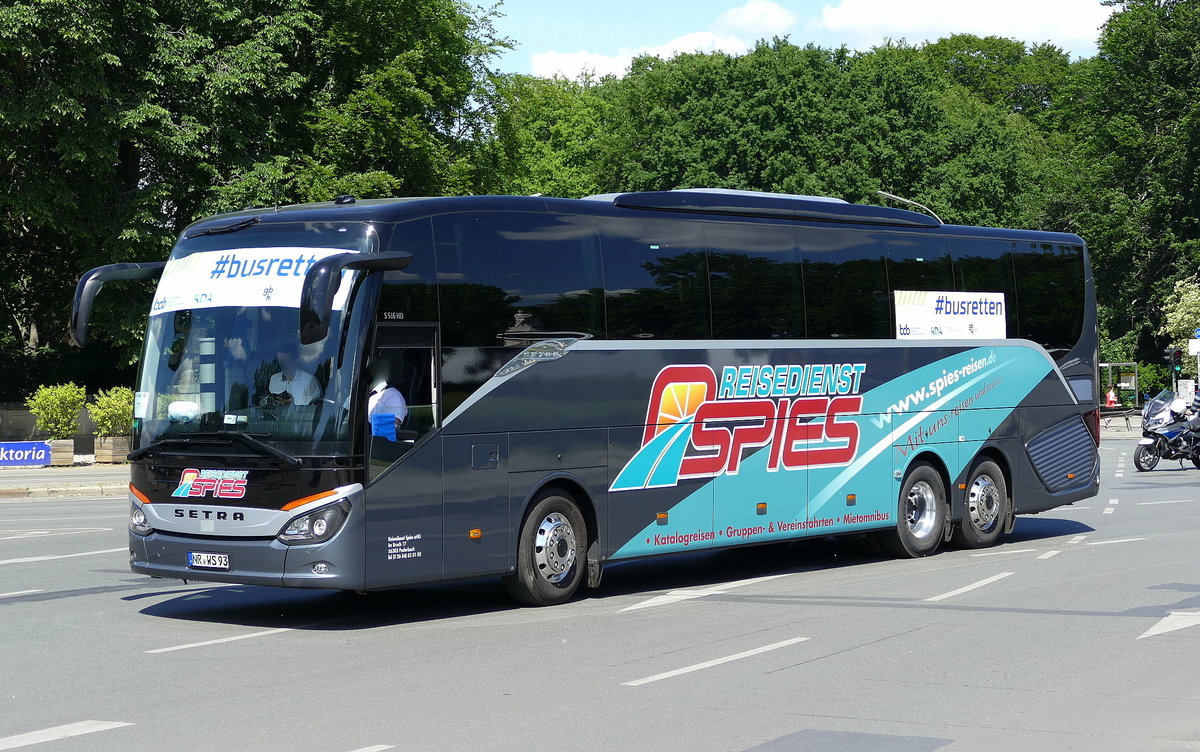 #busretten -Buskorso mit einem Setra S 516HD vom Reisedienst Spies. Berlin -Tiergarten /Großer Stern am 27.05.2020.