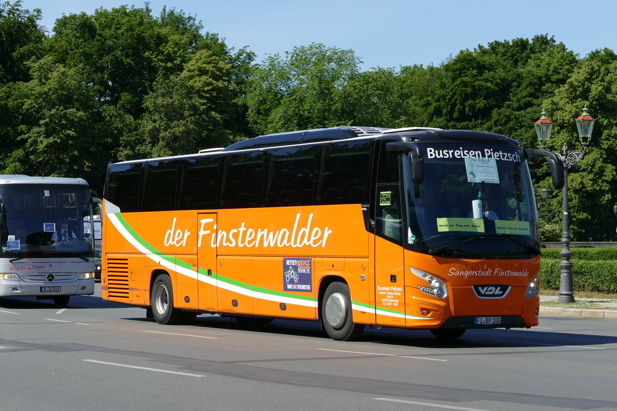 #busretten -Buskorso mit einem VDL Futura von Busreisen Pietzsch. Berlin -Tiergarten /Großer Stern am 27.05.2020.