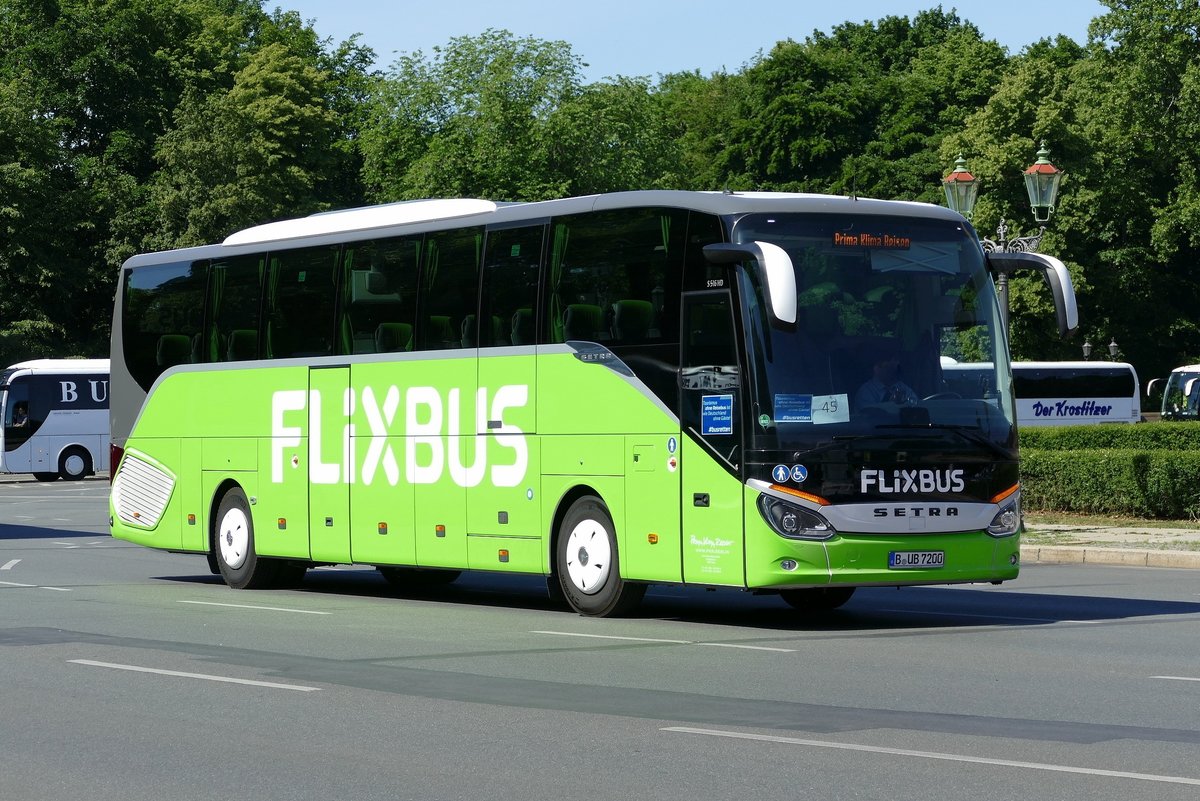 #busretten -Buskorso mit Standort 'Großer Stern'. Berlin -Tiergarten am 27.05.2020, hier mit einem neuen Setra S 516HD von Prima Klima Reisen -p.k.r.Berlin.