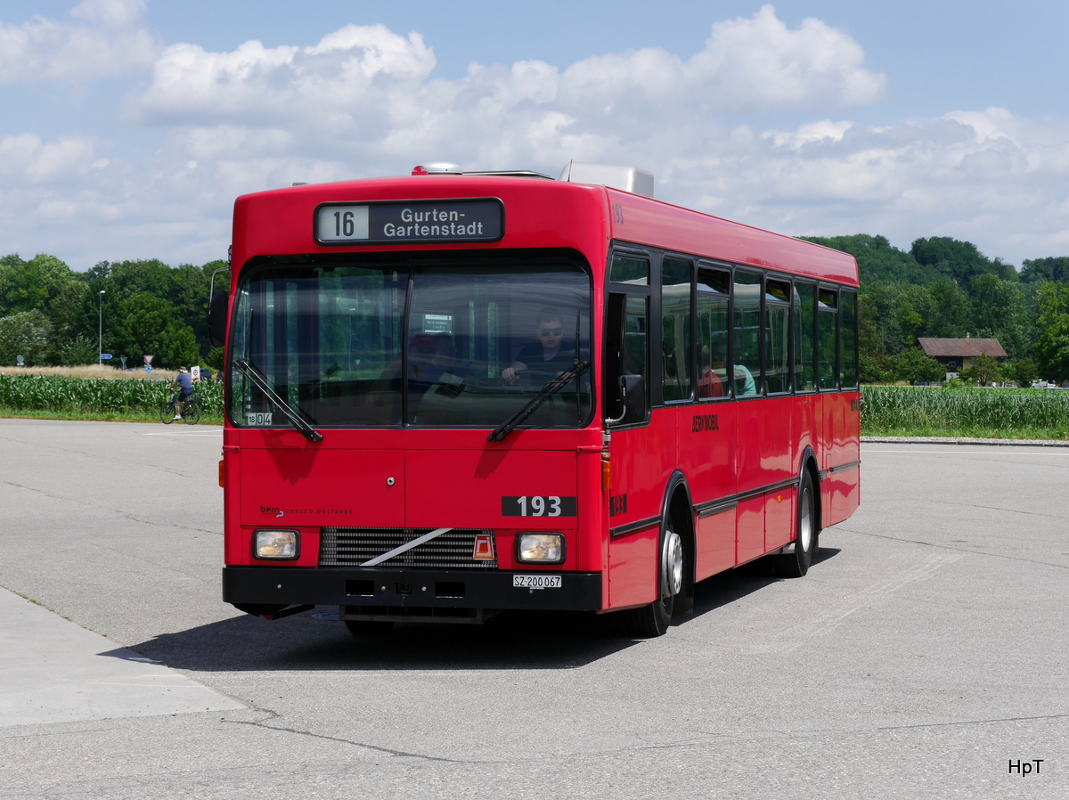 Bustag 2017 in Burgdorf - ex SVB ( Bern Mobil ) Volvo B10M  Nr.193 unterwegs auf Fotoextrafahrt in Lyssach am 25.06.2017