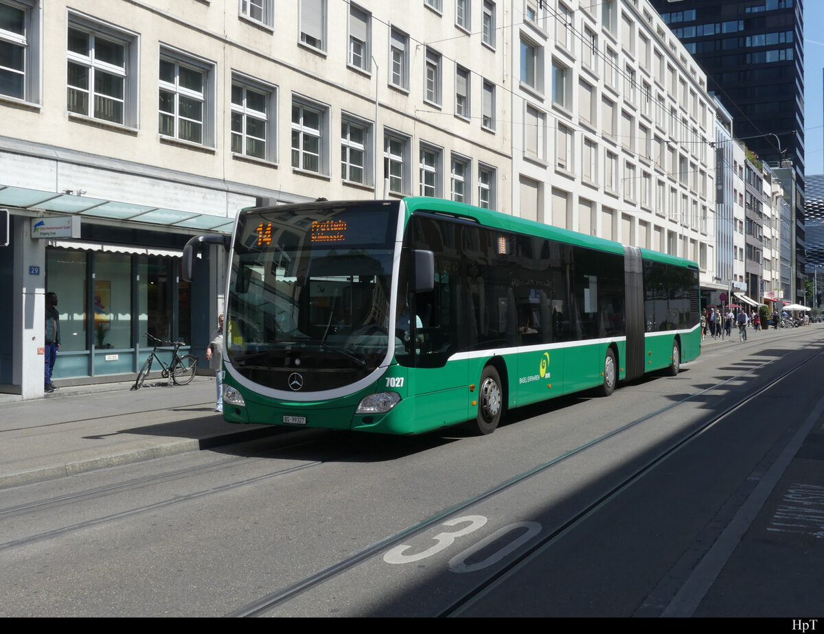 BVB - Mercedes Ciatro Nr.7027 unterwegs auf der Linie 14 in Basel am 10.05.2022