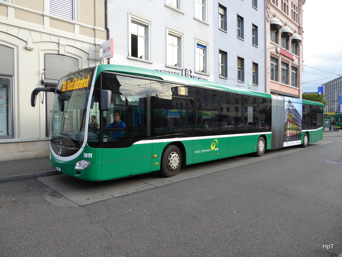 BVB - Mercedes Citaro Nr.7011  BS 99311 unterwegs auf der Linie 30 in der Stadt Basel am 06.10.2015