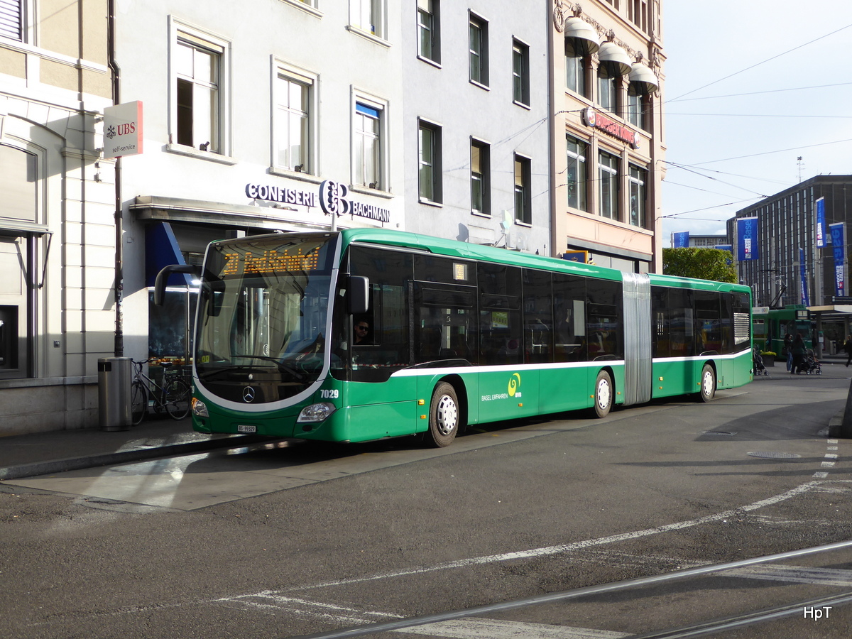 BVB - Mercedes Citaro Nr.7029  BS 99329 unterwegs auf der Linie 30 in der Stadt Basel am 06.10.2015