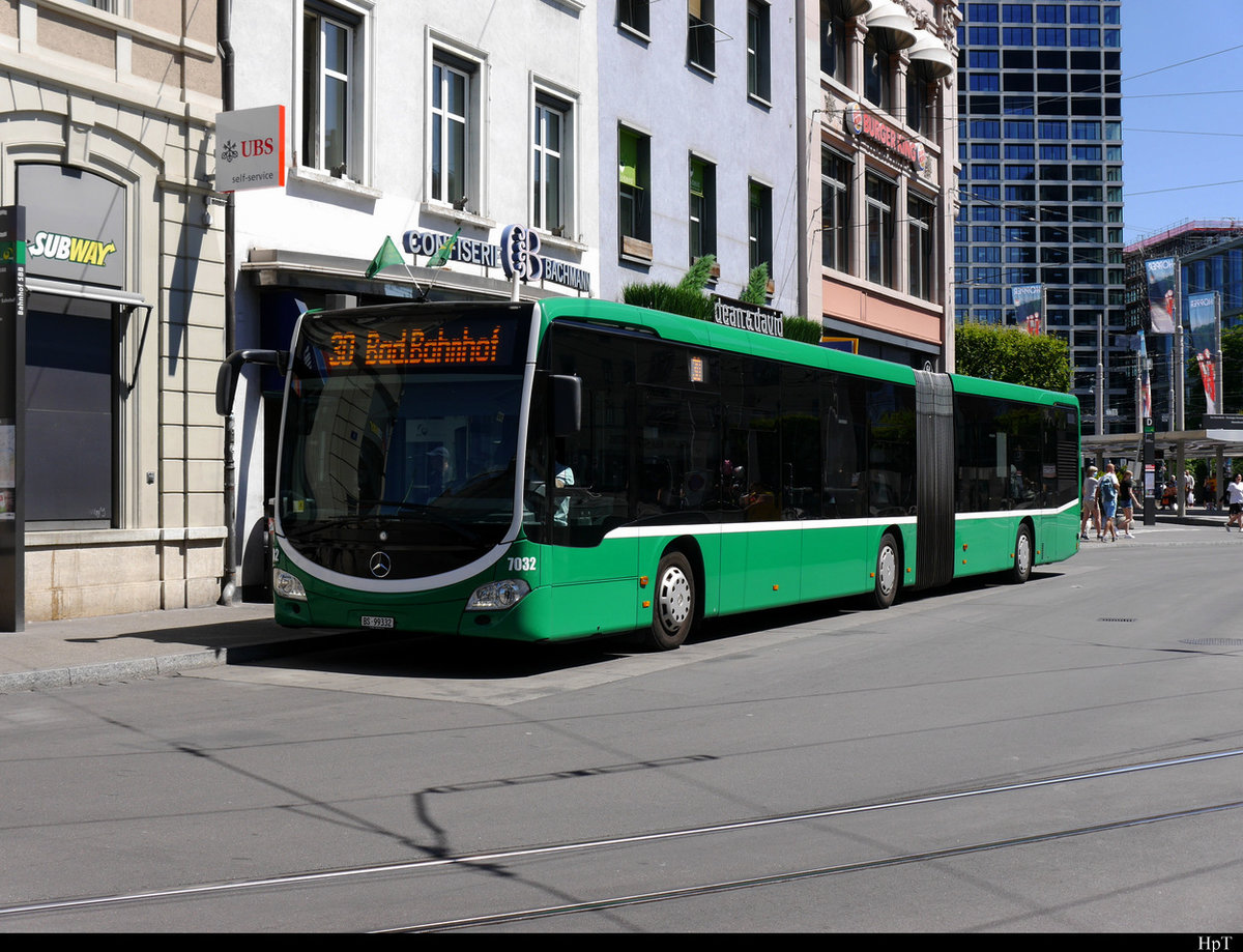 BVB - Mercedes Citaro Nr.7032  BS 99332 unterwegs in der Stadt Basel am 01.06.2020