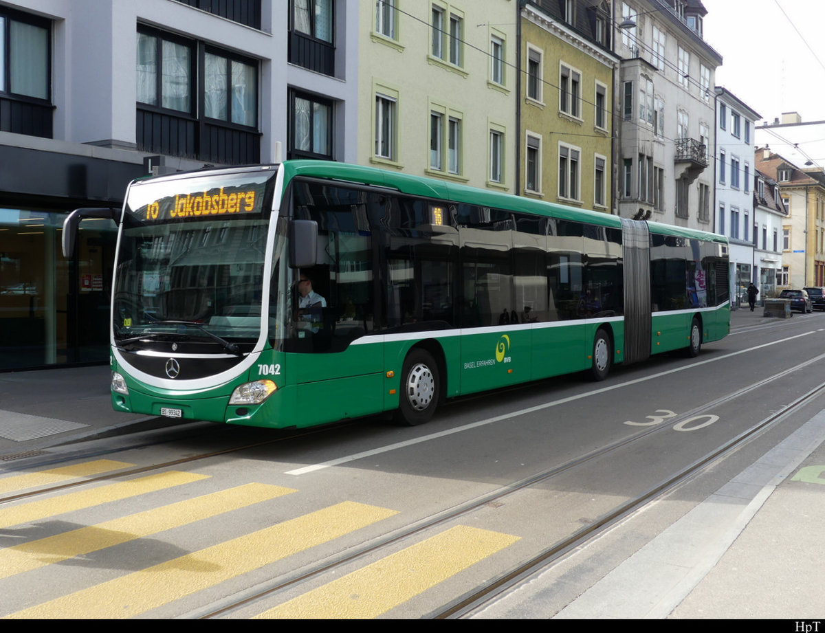 BVB - Mercedes Citaro Nr.7042  BS 99342 unterwegs auf der Linie 16 bei der Haltestelle Media Markt bei SBB Bahnhof Basel am 26.02.2021