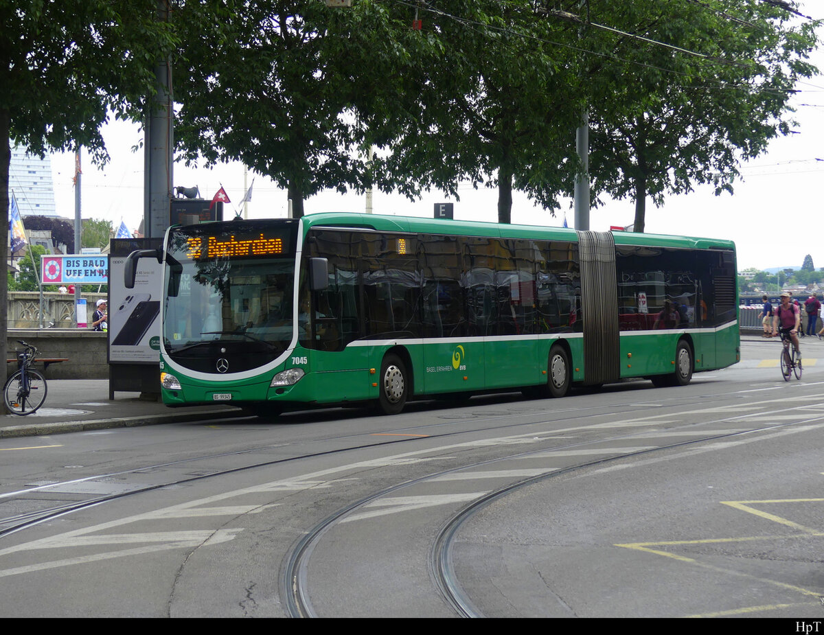 BVB - Mercedes Citaro Nr.7045  BS 99345 unterwegs in der Stadt Basel am 22.05.2022