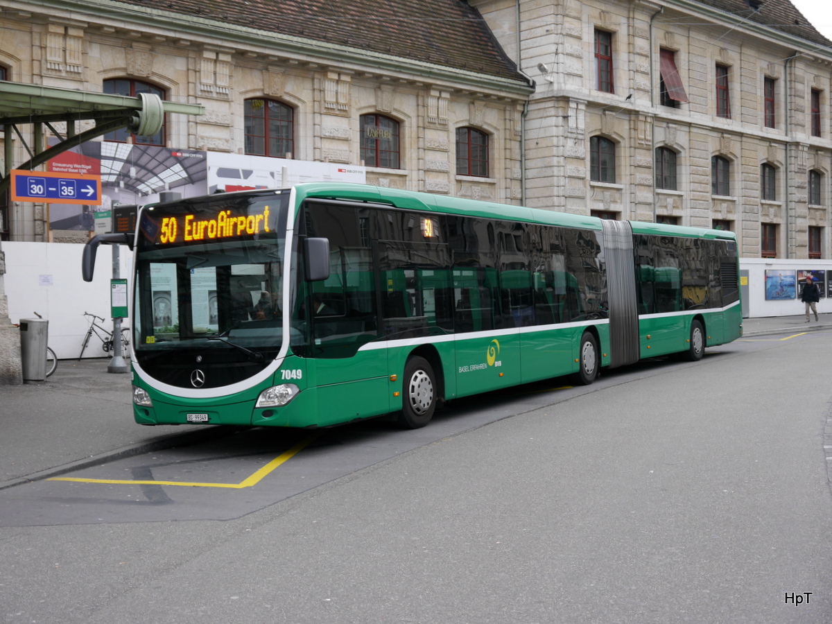 BVB - Mercedes Citaro  Nr.7049  BS  99349 unterwegs auf der Linie 50  bei der Haltestelle vor dem Bahnhof Basel SBB am 20.11.2017