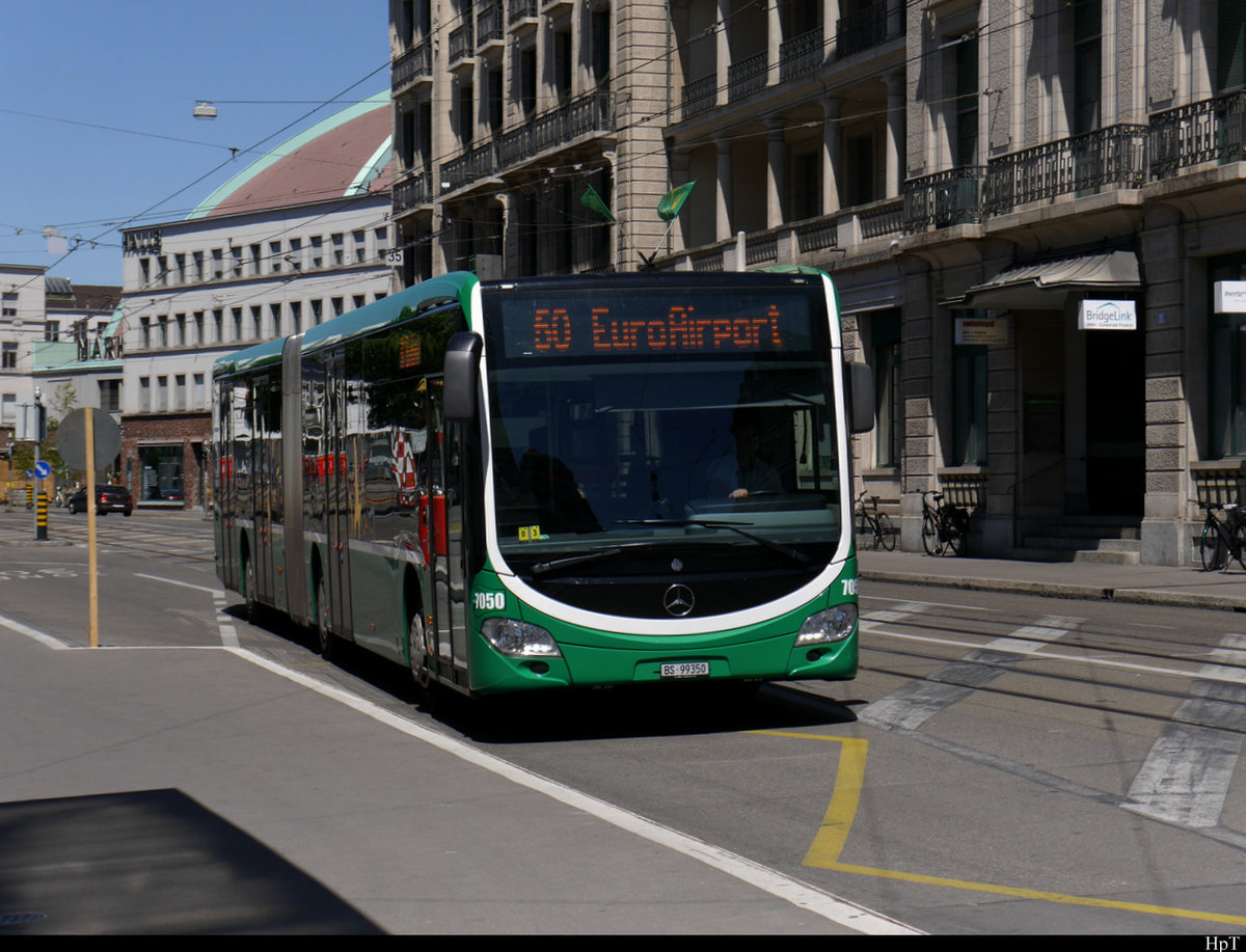 BVB - Mercedes Citaro Nr.7050 BS 99350 unterwegs in der Stadt Basel am 01.06.2020