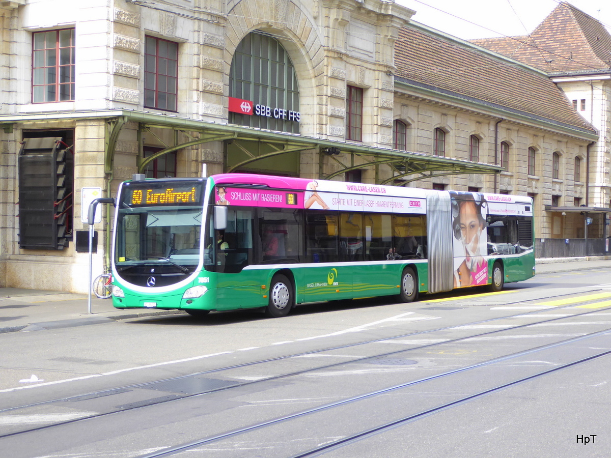 BVB - Mercedes Citaro Nr.7051  BS 99351 unterwegs auf der Linie 50 bei den Bushaltestellen vor dem Bahnhof in Basel SBB am 09.05.2016