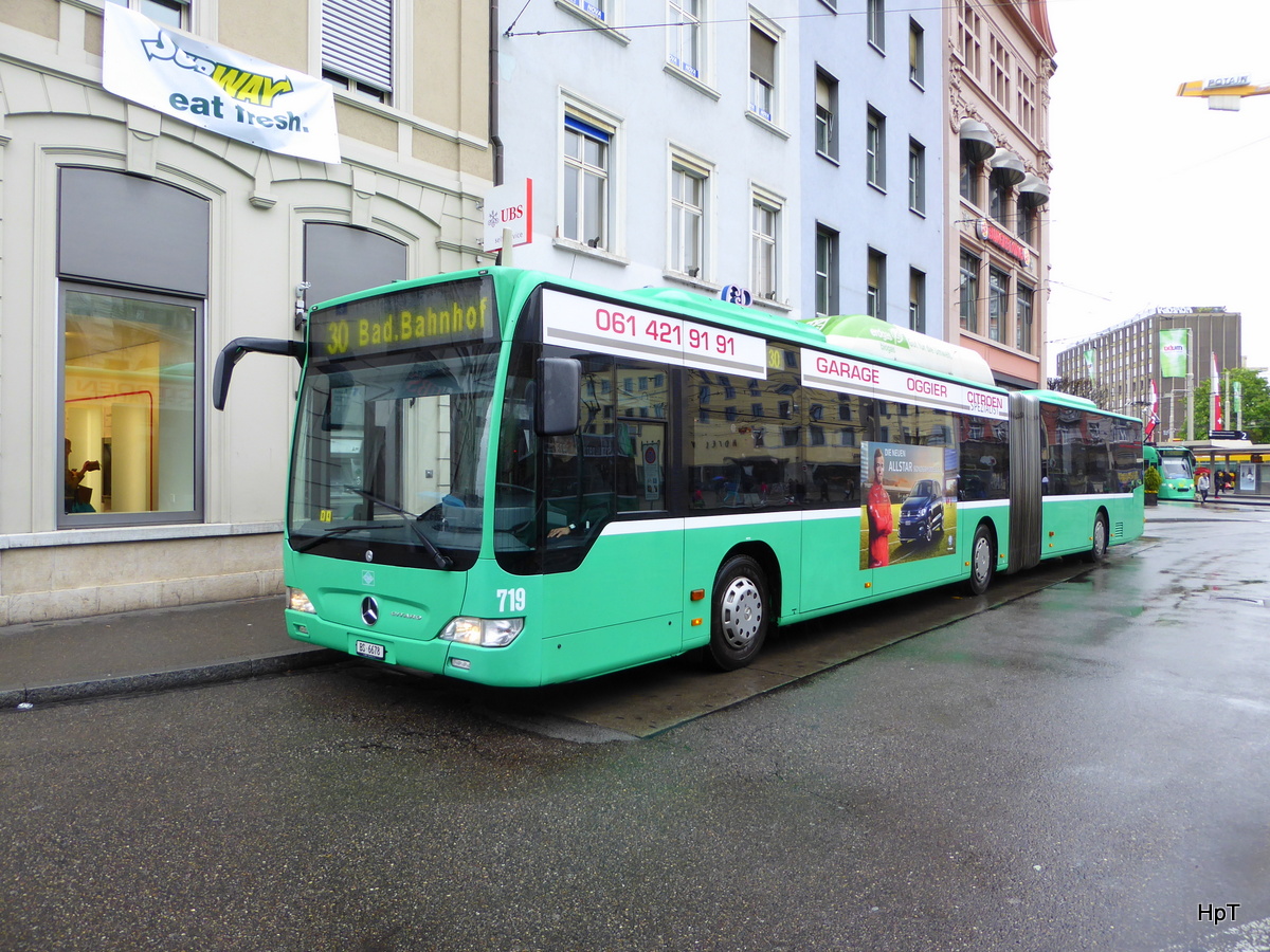 BVB - Mercedes Citaro  Nr.719  BS  6678 unterwegs auf der Linie 30 bei den Haltestellen vor dem Bahnhof Basel SBB am 23.04.2016