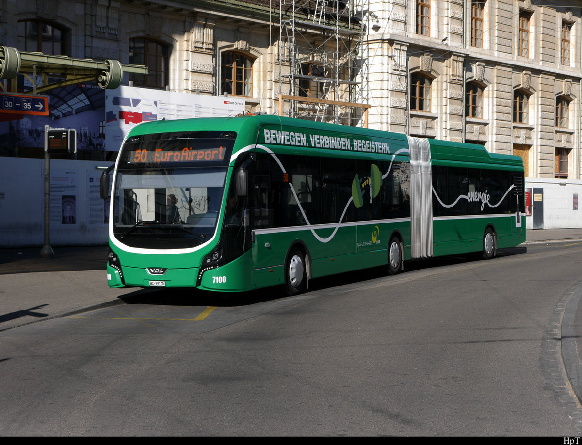 BVB  - VDL Citea  E-Bus  Nr.7100  BS  99100 vor dem SBB Bahnhof in Basel auf der Flughafenlinie 50 am 01.06.2020
