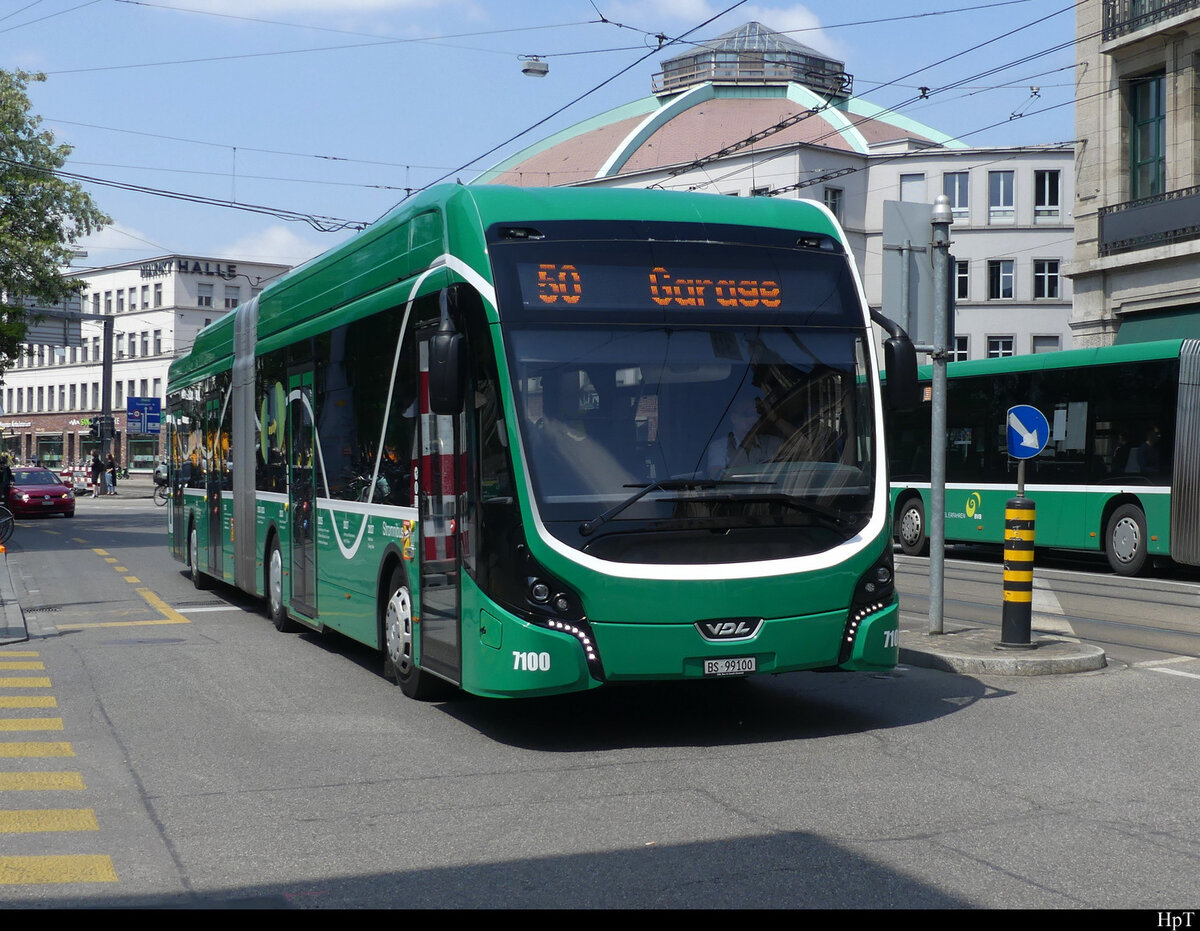 BVB - VDL  Nr.7100 unterwegs auf der Linie 50 in Basel am 09.05.2022