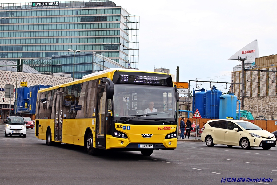 BVG 2327 - 2016-06-12 - ohne Werbung - Berlin Joachimsthaler Straße - 110 S+U Bahnhof Zoologischer Garten