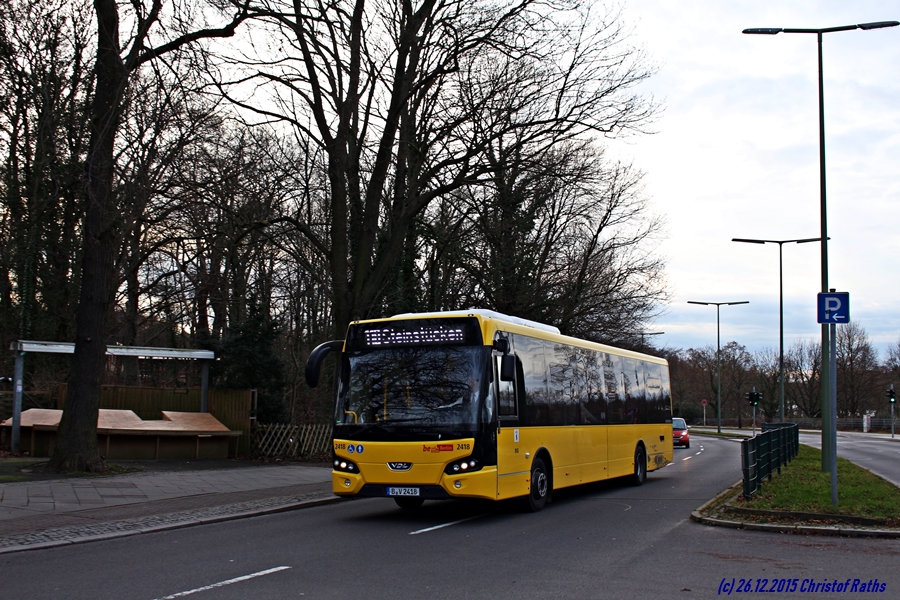 BVG 2418 - 2015-12-26 - ohne Werbung - Berlin Kronprinzessinnenweg - 118 Steinstücken