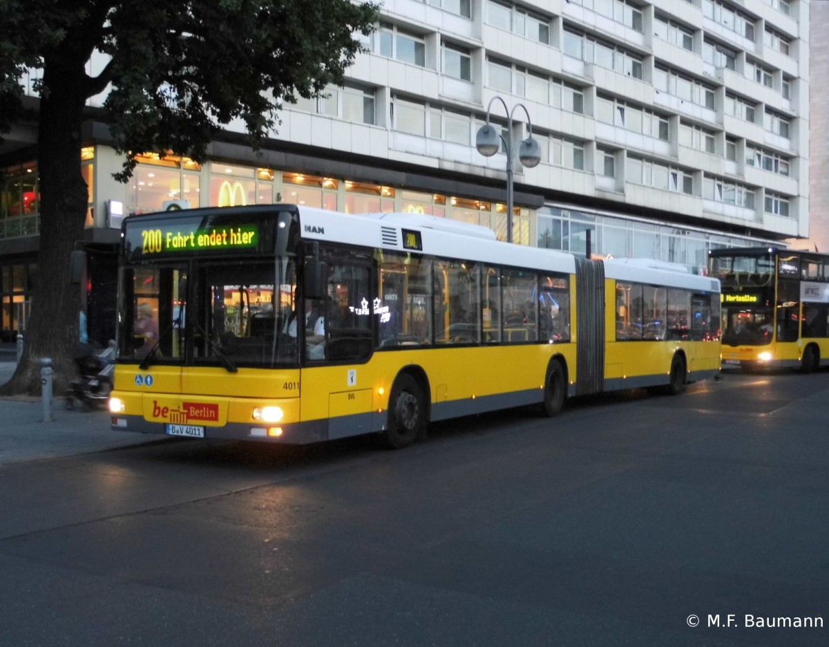 BVG 4011 - MAN NG 313, S+U Zoo am 10.8.15