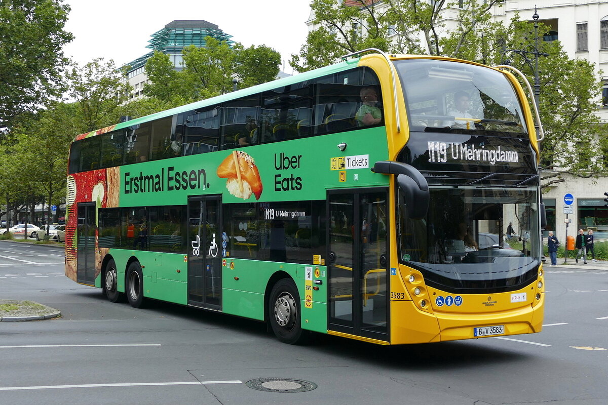 BVG Berlin- mit dem ADL Enviro 500 (DL21), Wagen 3583. Auf der Linie M19 in Berlin-Kurfürstendamm im August 2023.