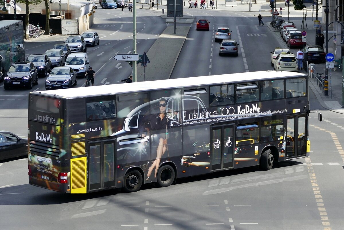 BVG Berlin- mit dem  MAN Lion's City DD, A39 (DL09) Nr.3529 auf der Linie 100, Berlin, bereits im Mai 2017.