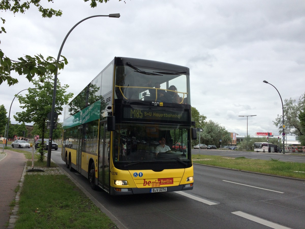 BVG-MAN Lions City Doppeldecker NR. 3274 unterwegs in der Nähe vom Tiergarten in Berlin am 14.5.15.